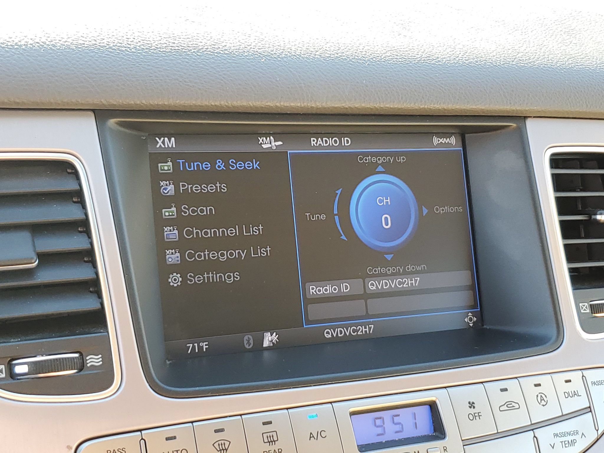 Used 2012 Hyundai Genesis 3.8 w/ Premium Pkg RWD image 23