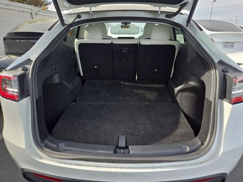 Used 2024 Tesla Model Y Long Range image 5