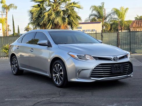Used 2016 Toyota Avalon XLE FWD image 2