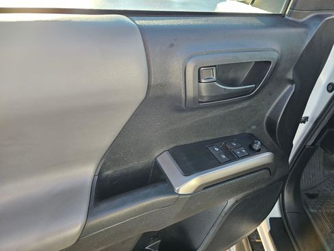 Used 2022 Toyota Tacoma SR5 w/ SR5 Appearance Package (SM) image 20