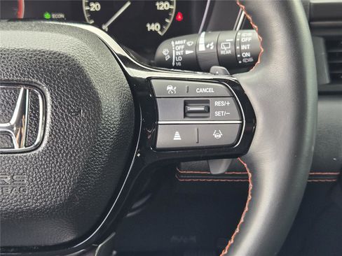 Used 2025 Honda Pilot TrailSport image 27