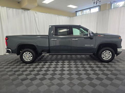 Used 2025 Chevrolet Silverado 3500 LTZ w/ LTZ Convenience Package image 9