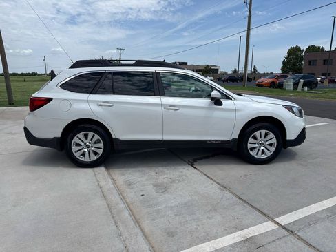 Used 2018 Subaru Outback 2.5i Premium AWD/4WD image 9