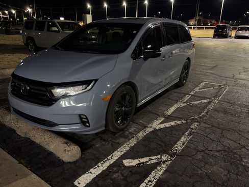 Used 2023 Honda Odyssey Sport image 4