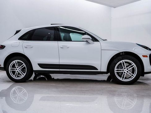 Certified 2025 Porsche Macan AWD/4WD image 9