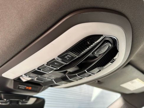 Certified 2023 Porsche Macan AWD/4WD image 28