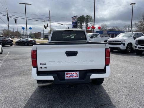 Used 2024 Toyota Tacoma TRD Sport image 5