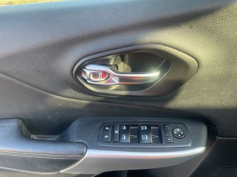 Used 2018 Jeep Cherokee Latitude Plus image 18