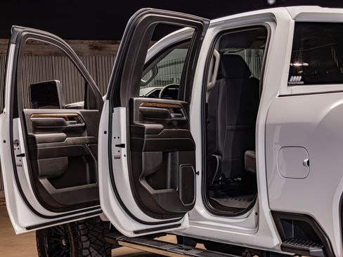 Used 2024 GMC Sierra 2500 SLE w/ SLE Convenience Package image 27