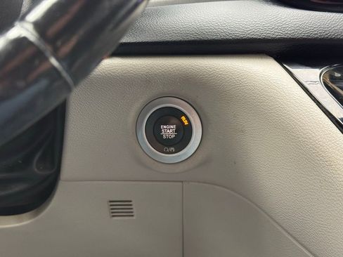 Used 2021 Chrysler Pacifica Touring-L image 22