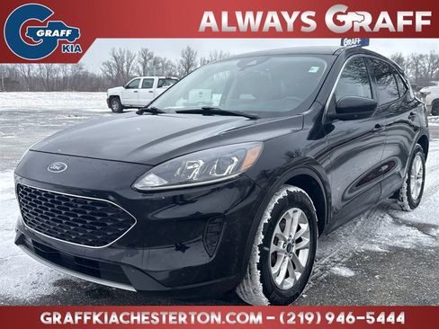 Used 2020 Ford Escape SE image 1