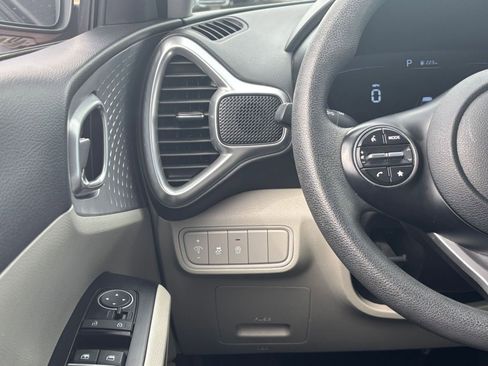 Used 2025 Kia Soul LX w/ LX Technology Package FWD image 31