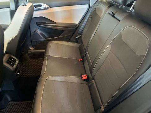 Used 2025 Volkswagen Taos SE image 13