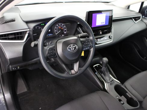 Used 2025 Toyota Corolla LE FWD image 13