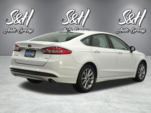 Used 2017 Ford Fusion SE w/ Fusion SE Technology Package FWD image 18