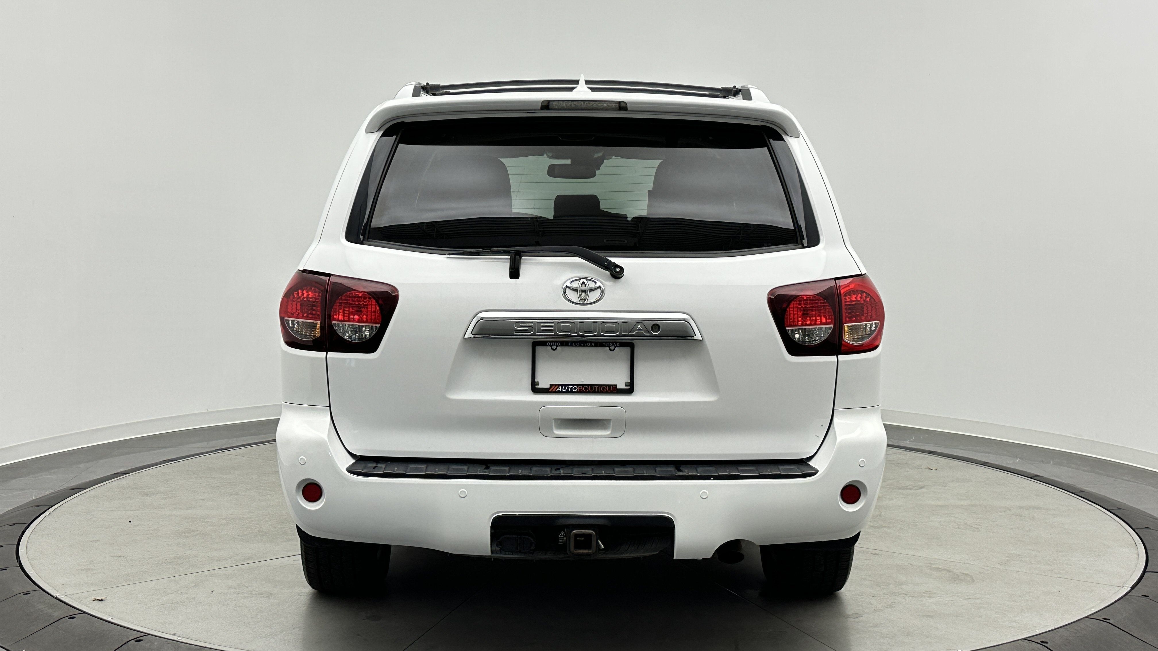Used 2018 Toyota Sequoia Limited w/ Safety & Convenience Package RWD image 8