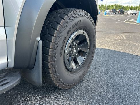 Used 2018 Ford F150 Raptor w/ Equipment Group 802A Luxury AWD/4WD image 9