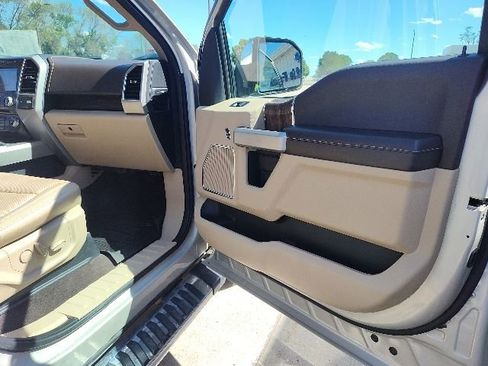 Used 2018 Ford F150 Lariat w/ Equipment Group 502A Luxury AWD/4WD image 23