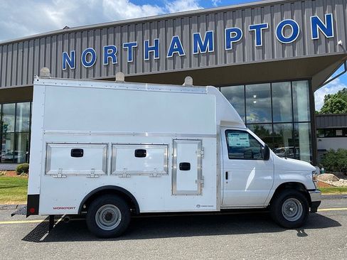 New 2027 Ford E-350 and Econoline 350 Super Duty w/ Power Equipment Group RWD image 5