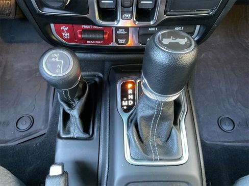 Used 2024 Jeep Wrangler Unlimited Rubicon w/ Technology Group image 32