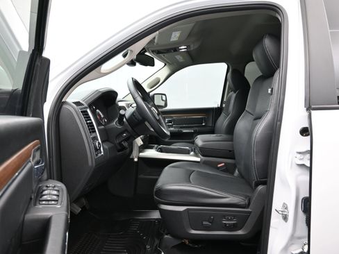 Used 2018 RAM 1500 Laramie RWD image 9