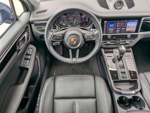 Certified 2025 Porsche Macan image 15