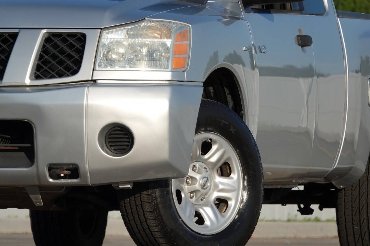 Used 2004 Nissan Titan XE w/ (PRF) Preferred Pkg AWD/4WD image 9