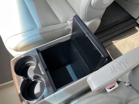 Used 2015 Toyota Sienna XLE Premium FWD image 34