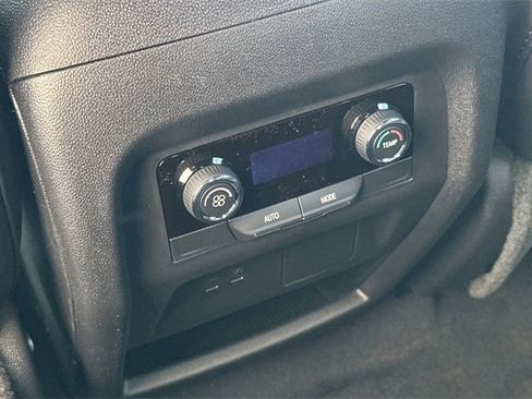 New 2026 Chevrolet Traverse LT image 17