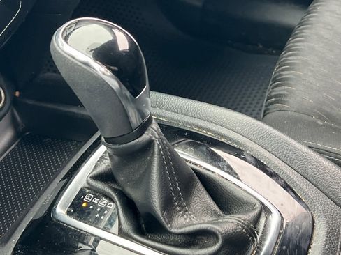 Used 2018 Nissan Rogue S image 24