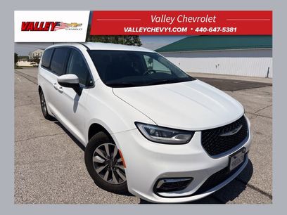 Used 2023 Chrysler Pacifica Touring-L