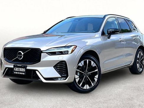 Used 2026 Volvo XC60 B5 Plus AWD/4WD image 15