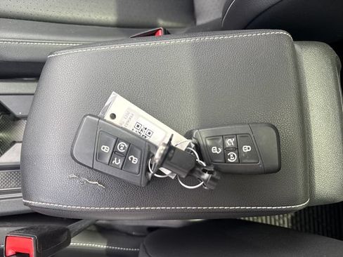 Used 2023 Volkswagen Tiguan SE w/ Panoramic Sunroof Package AWD/4WD image 29