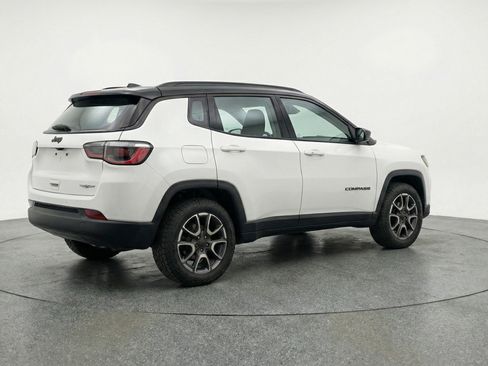 Used 2025 Jeep Compass Trailhawk image 9