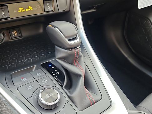 New 2025 Toyota RAV4 SE image 19