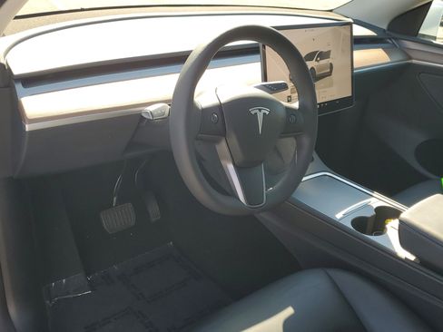 Used 2024 Tesla Model Y Long Range image 21