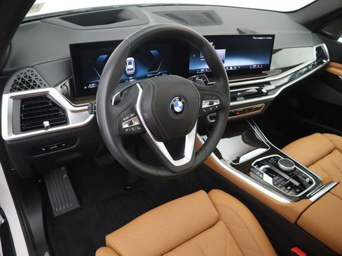 Used 2025 BMW X5 xDrive50e w/ Premium Package image 9