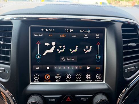 Used 2018 Jeep Grand Cherokee SRT w/ Trailer Tow Group IV AWD/4WD image 17