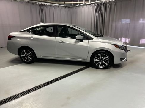 Used 2025 Nissan Versa SV image 8