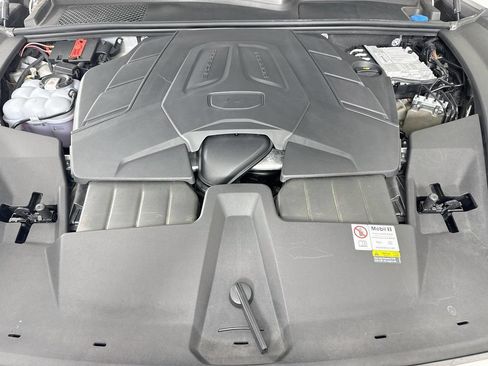 Certified 2024 Porsche Cayenne AWD/4WD image 31