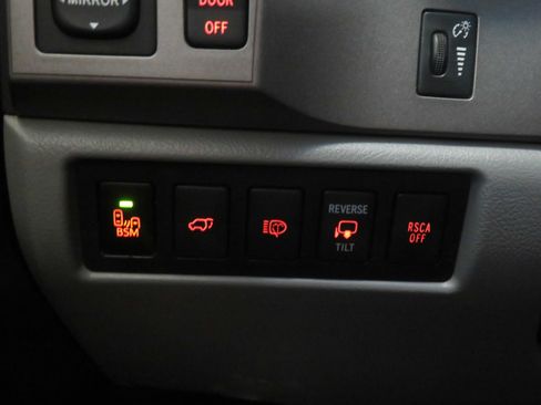 Used 2012 Toyota Sequoia Platinum AWD/4WD image 39