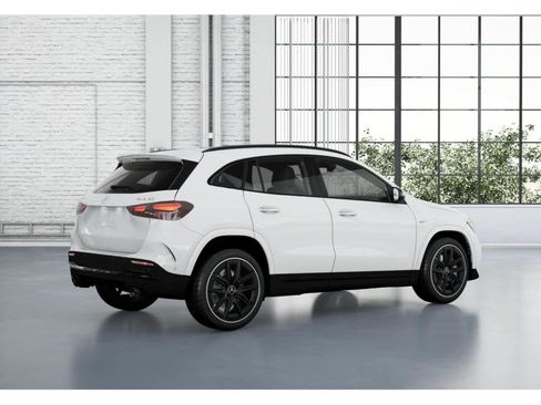 New 2026 Mercedes-Benz GLA 35 AMG 4MATIC image 18