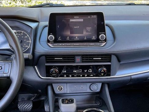 Used 2023 Nissan Rogue SV image 9