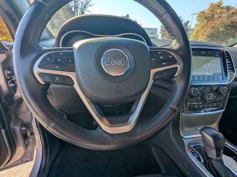 Used 2021 Jeep Grand Cherokee Laredo X image 20