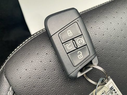 Used 2023 Volkswagen Jetta SE FWD image 25