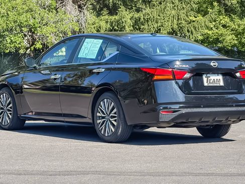 Used 2024 Nissan Altima 2.5 SV FWD image 6