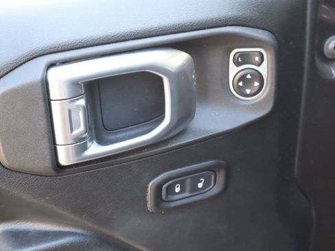 Used 2018 Jeep Wrangler Unlimited Sport S AWD/4WD image 19