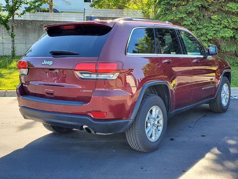 Used 2020 Jeep Grand Cherokee Laredo AWD/4WD image 5