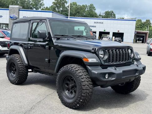 Used 2025 Jeep Wrangler Sport AWD/4WD image 17
