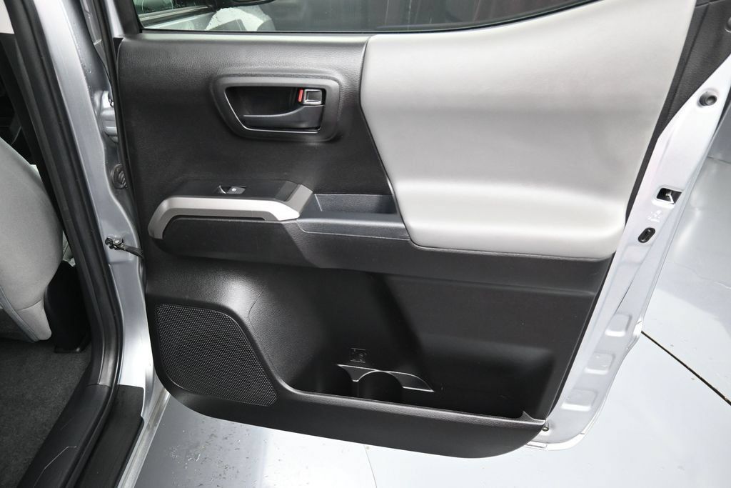 Used 2023 Toyota Tacoma SR5 AWD/4WD image 29